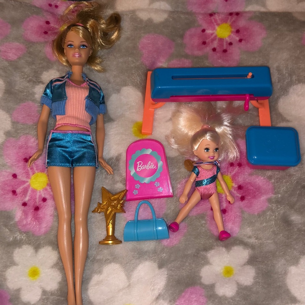 4 barbies with accessories